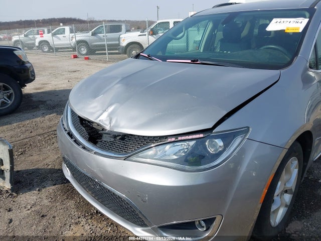 Chrysler Pacifica Touring-l