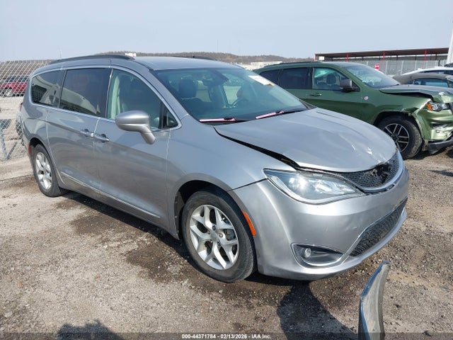Salvage Chrysler Pacifica Image