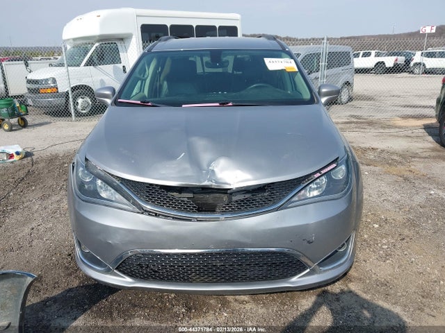 Chrysler Pacifica Touring-l