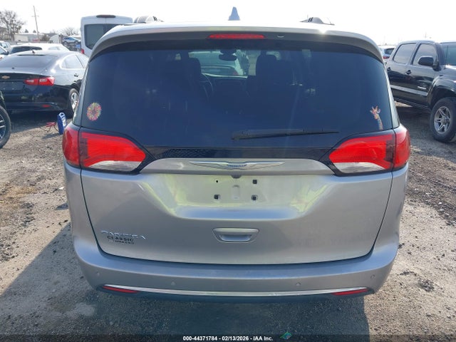 Chrysler Pacifica Touring-l