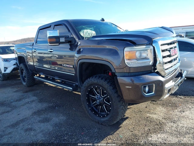 Salvage GMC Sierra 2500 Image