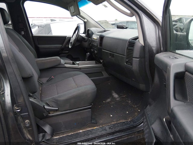 Nissan Titan Se