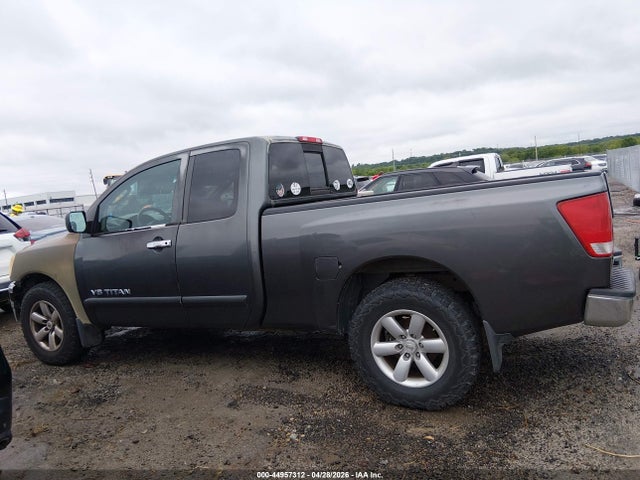 Nissan Titan Se