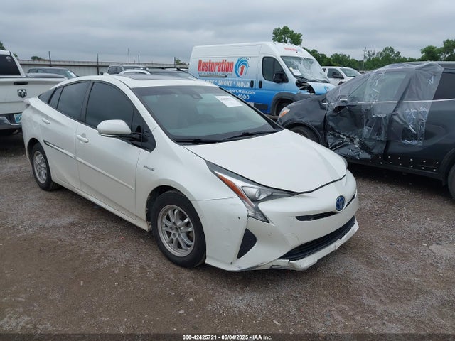 Salvage Toyota Prius Image
