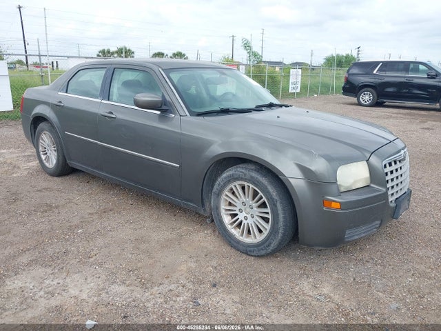 Salvage Chrysler 300 Image