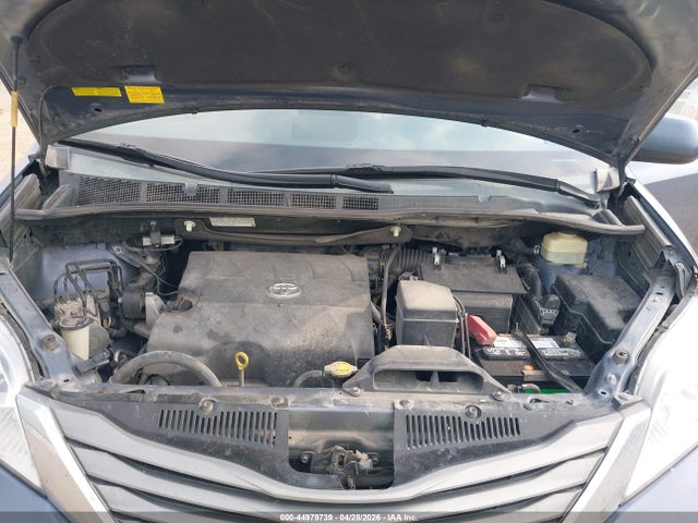 Toyota Sienna Xle V6 8 Passenger