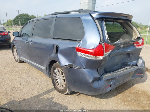 Toyota Sienna Xle V6 8 Passenger