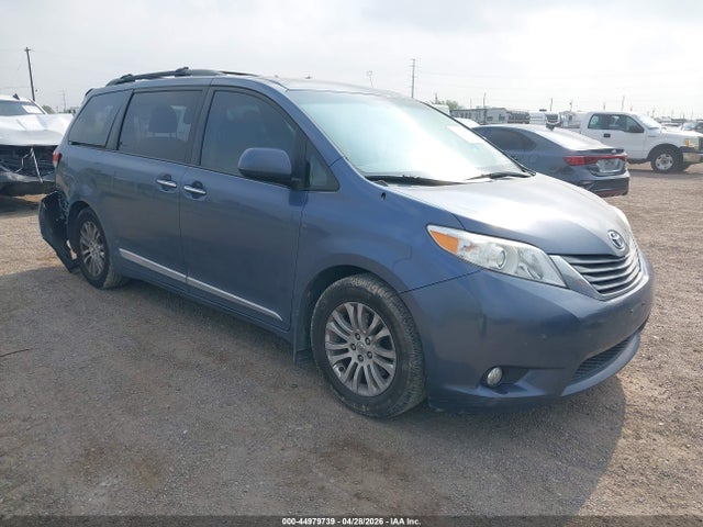 Salvage Toyota Sienna Image