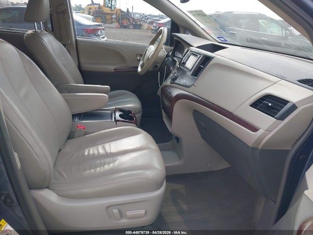 Toyota Sienna Xle V6 8 Passenger
