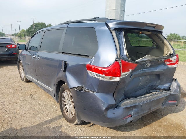 Toyota Sienna Xle V6 8 Passenger