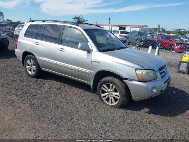 Salvage Toyota Highlander Image