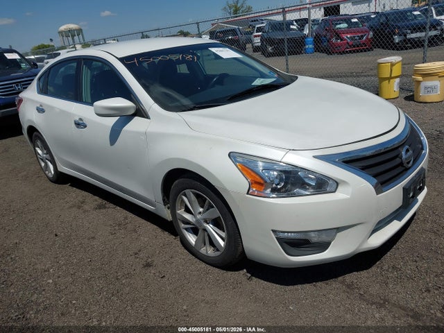 Salvage Nissan Altima Image