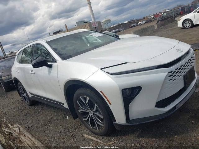 Toyota Crown Signia Xle