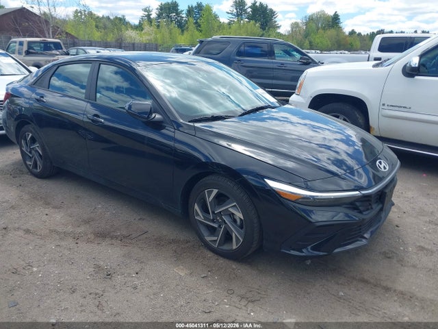 Salvage Hyundai ELANTRA Image