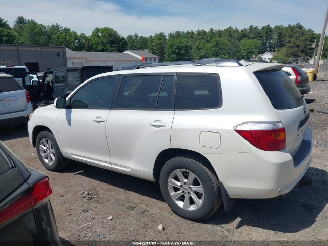 Toyota Highlander Base V6