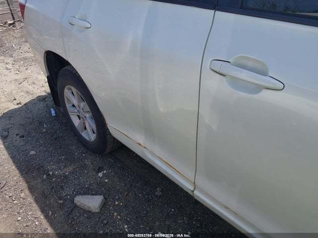 Toyota Highlander Base V6