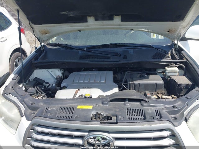Toyota Highlander Base V6