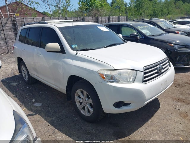 Salvage Toyota Highlander Image