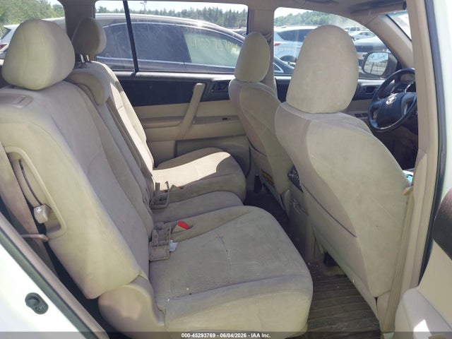 Toyota Highlander Base V6