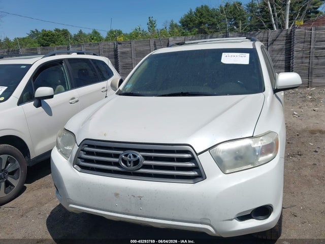 Toyota Highlander Base V6