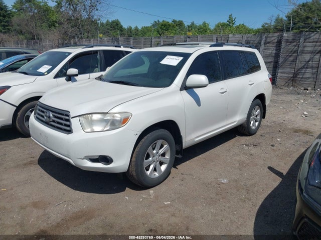 Toyota Highlander Base V6