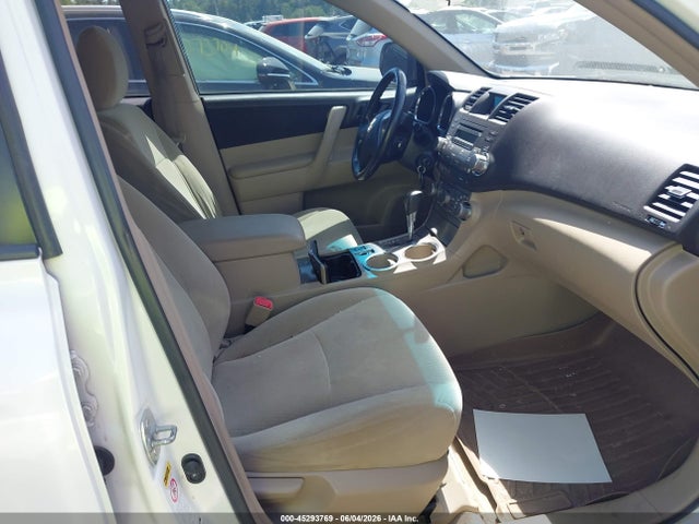 Toyota Highlander Base V6