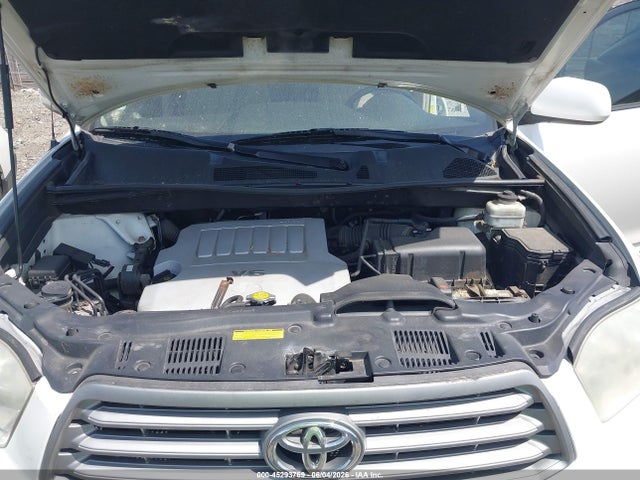 Toyota Highlander Base V6
