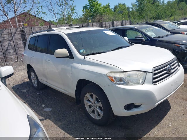 Toyota Highlander Base V6