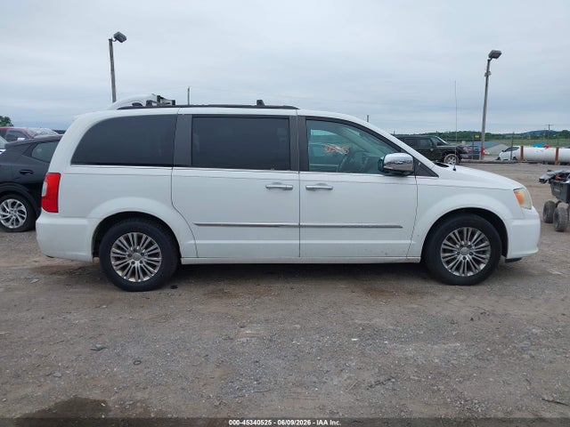 Chrysler Town & Country Touring-l