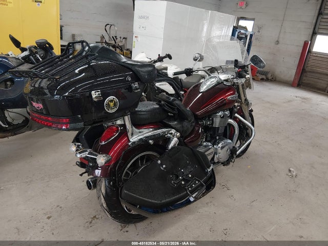 Triumph Thunderbird Commander