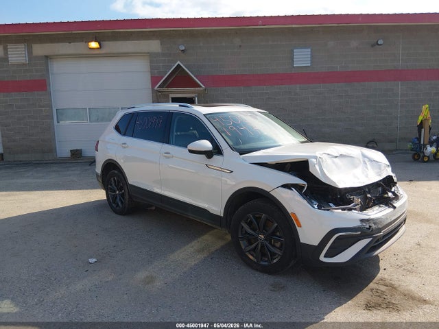 Salvage Volkswagen Tiguan Image