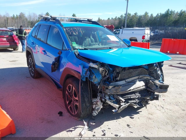 Salvage Toyota RAV4 Image