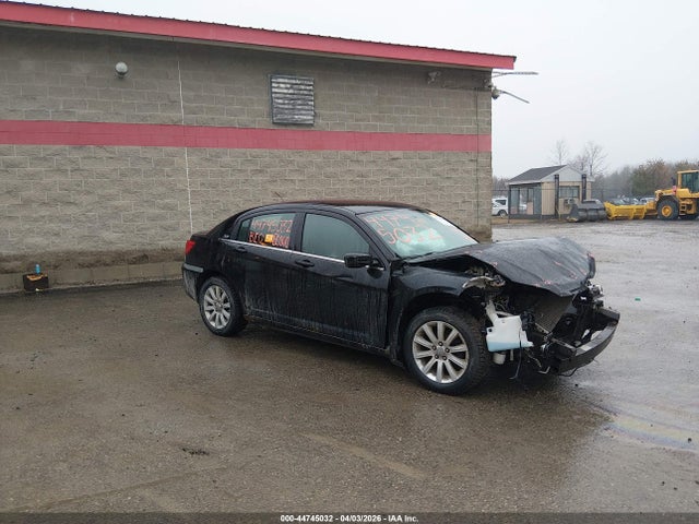 Salvage Chrysler 200 Image