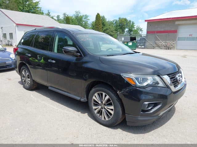 Salvage Nissan Pathfinder Image