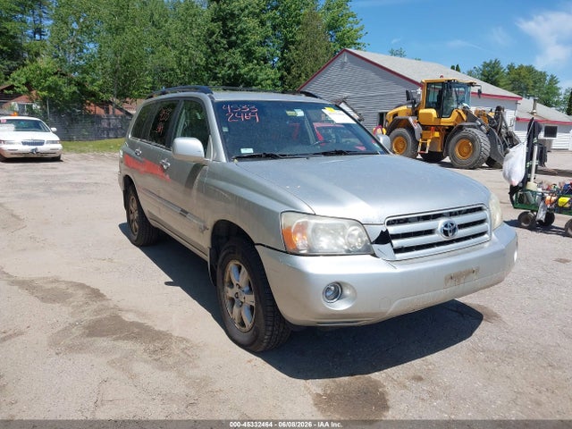 Salvage Toyota Highlander Image