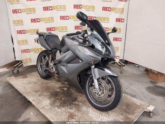 Salvage Honda Vfr800 Image