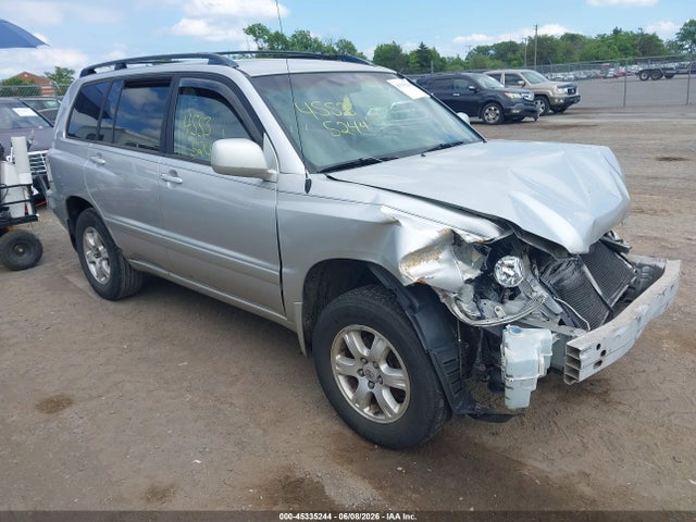Salvage Toyota Highlander Image