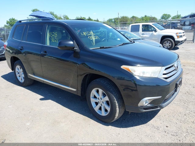 Salvage Toyota Highlander Image