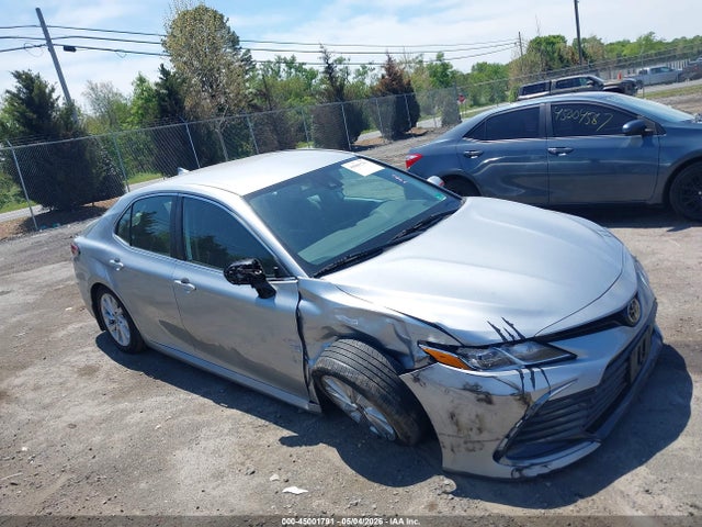 Salvage Toyota Camry Image