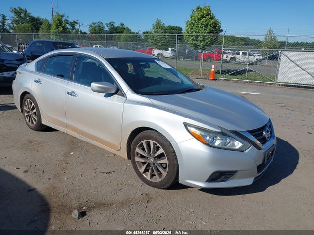 Salvage Nissan Altima Image