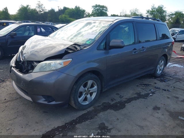 Toyota Sienna Le 8 Passenger