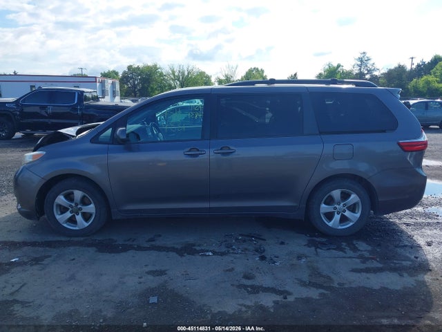 Toyota Sienna Le 8 Passenger