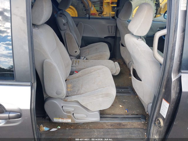 Toyota Sienna Le 8 Passenger