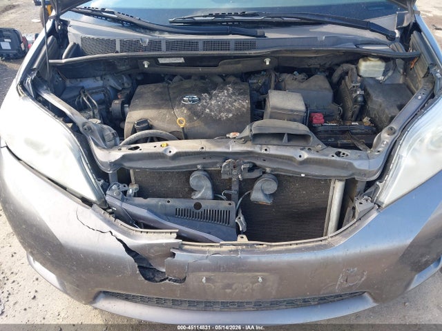 Toyota Sienna Le 8 Passenger