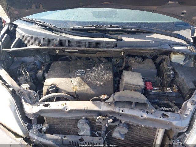 Toyota Sienna Le 8 Passenger
