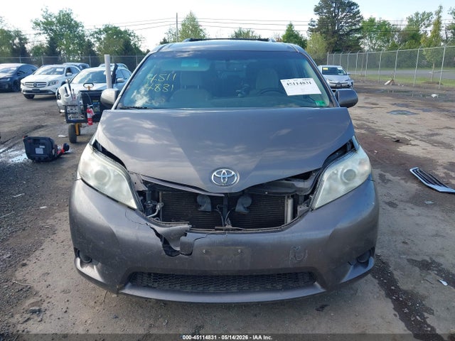Toyota Sienna Le 8 Passenger
