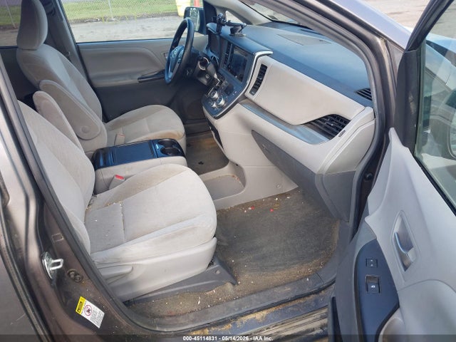 Toyota Sienna Le 8 Passenger