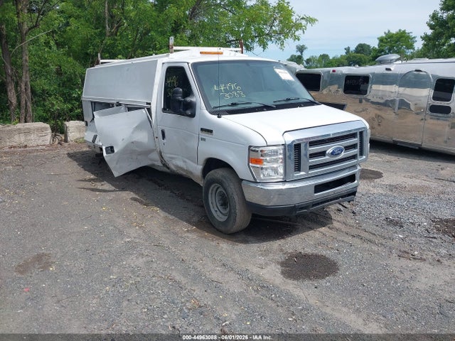 Salvage Ford E-350 Image