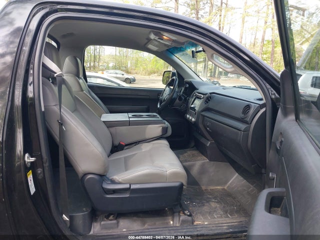 Toyota Tundra Sr 5.7l V8