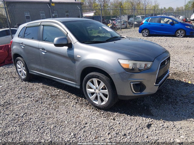 Salvage Mitsubishi Outlander Image